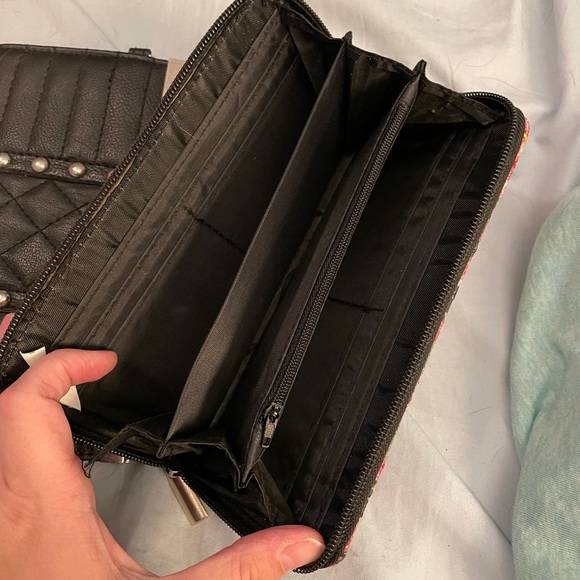 Wallets - Picture 3 of 3